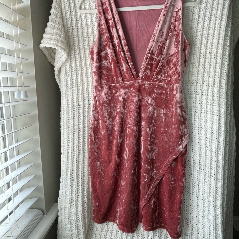 Fraiche By J Pink Velvet dress in Small - Picture 2 of 5